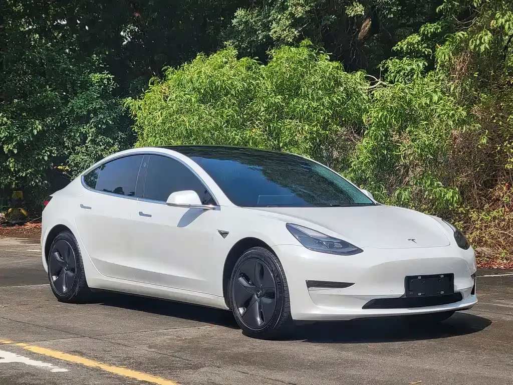 Tesla Model 3 — фото 10