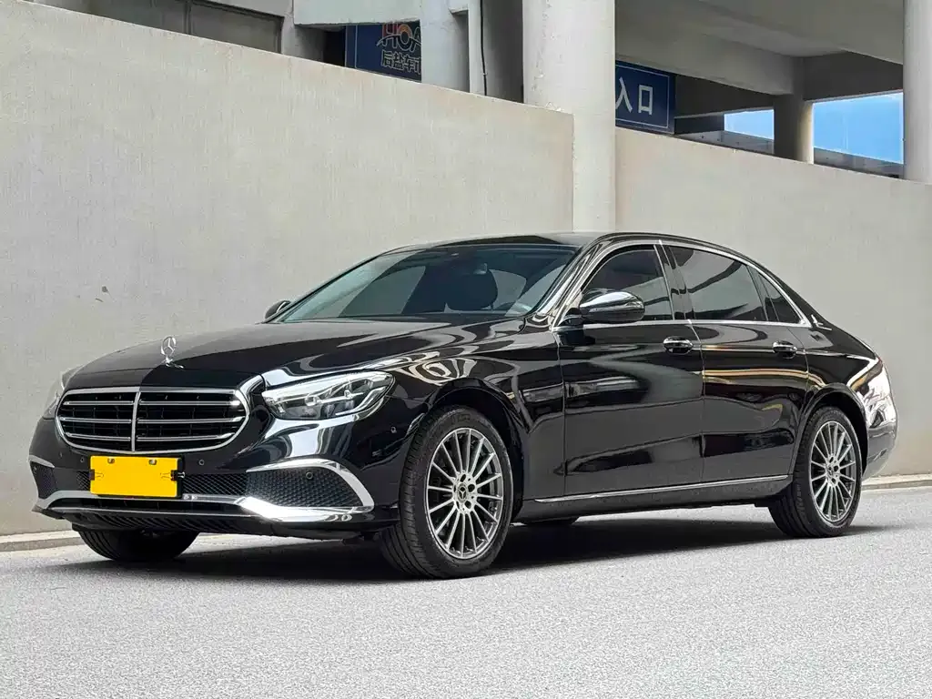 Mercedes-Benz E-Class — фото 1
