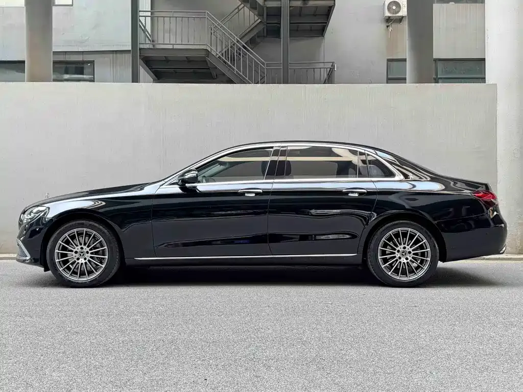 Mercedes-Benz E-Class — фото 3
