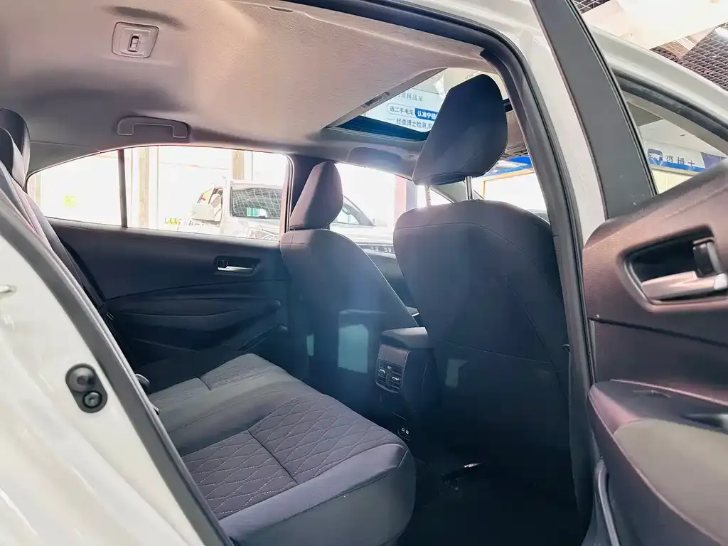 Toyota Corolla 2023 из CN, фото 4