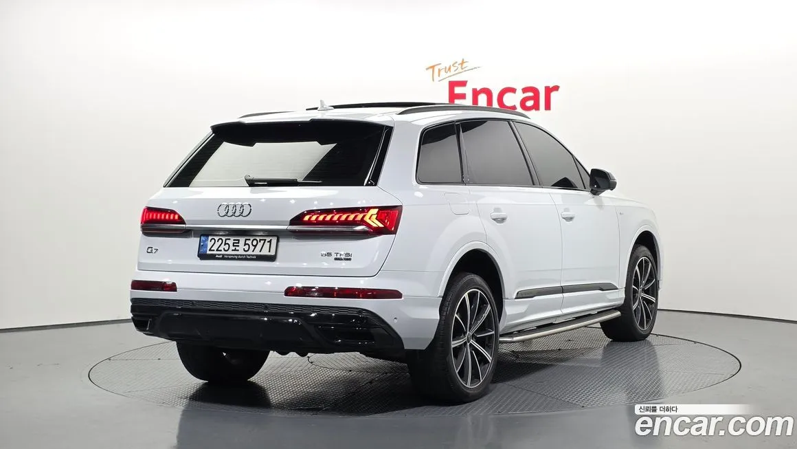 Audi Q7 2021 из KR, фото 4