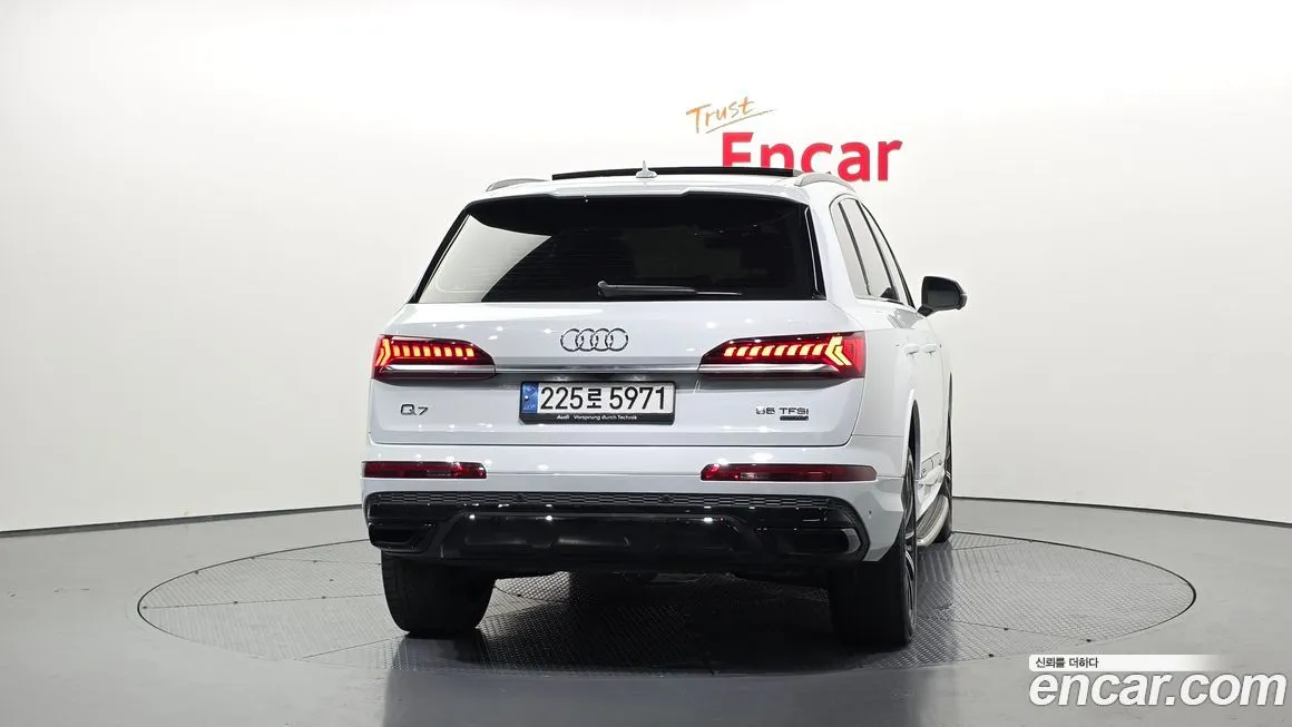 Audi Q7 2021 из KR, фото 2