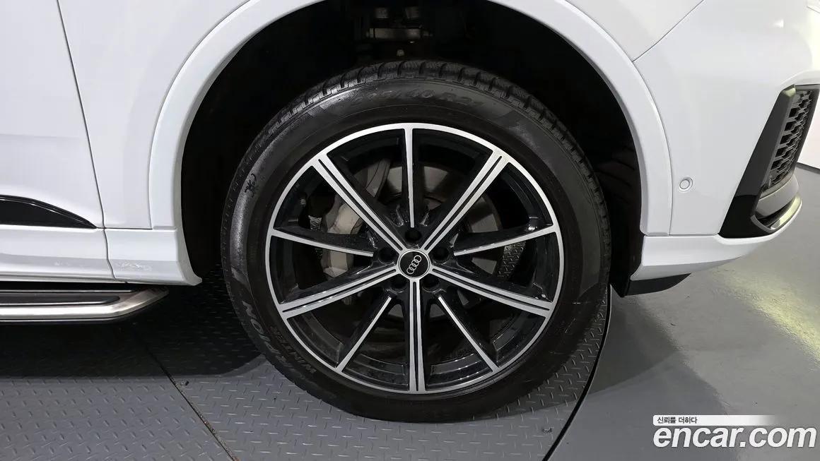 Audi Q7 2021 из KR, фото 5