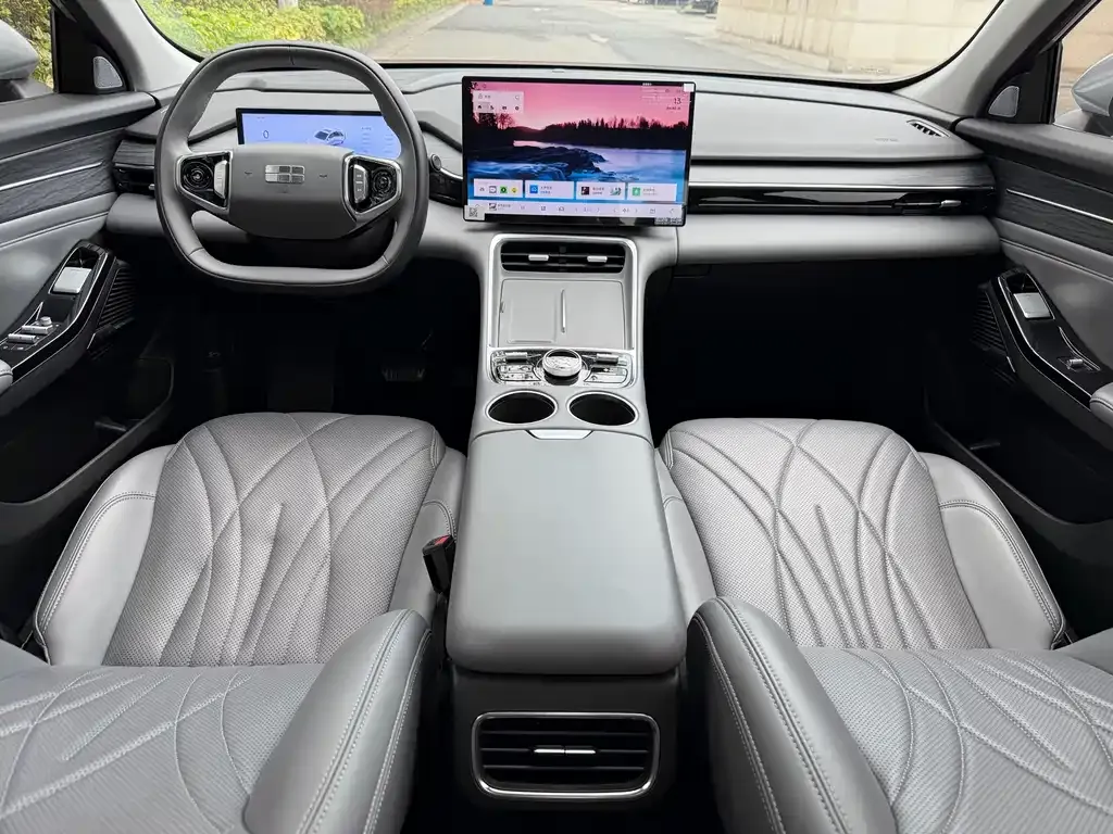 Geely Galaxy L6 — фото 4