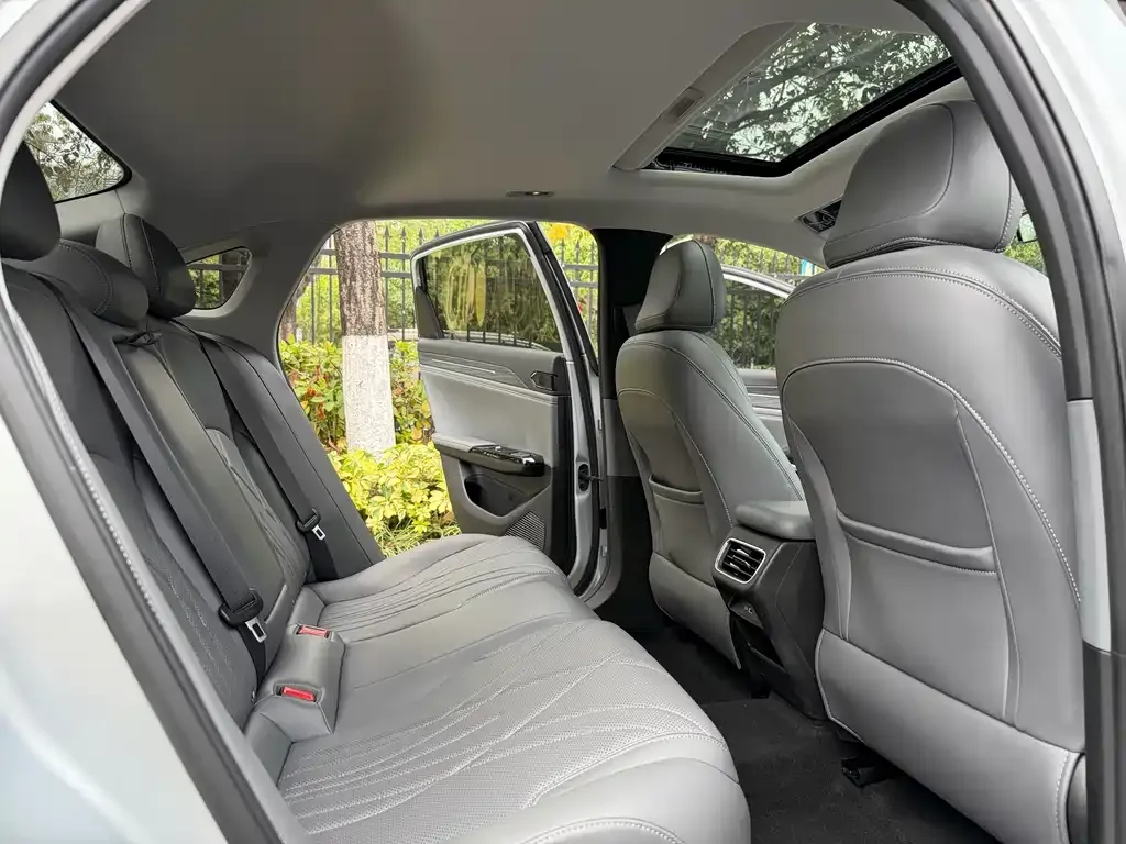 Geely Galaxy L6 — фото 2
