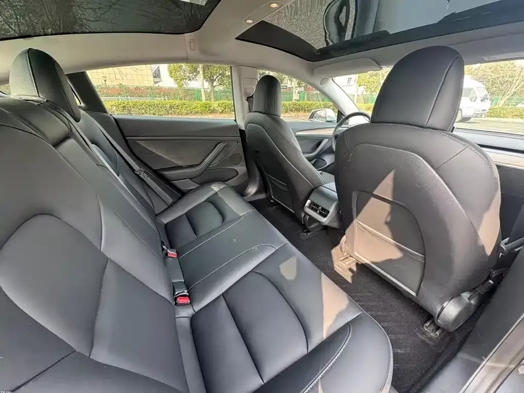 Tesla Model 3 — фото 10