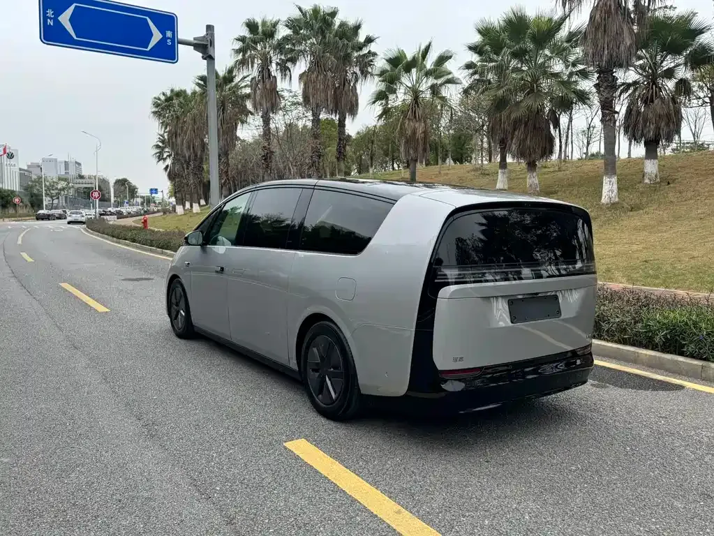 Li Auto MEGA — фото 6