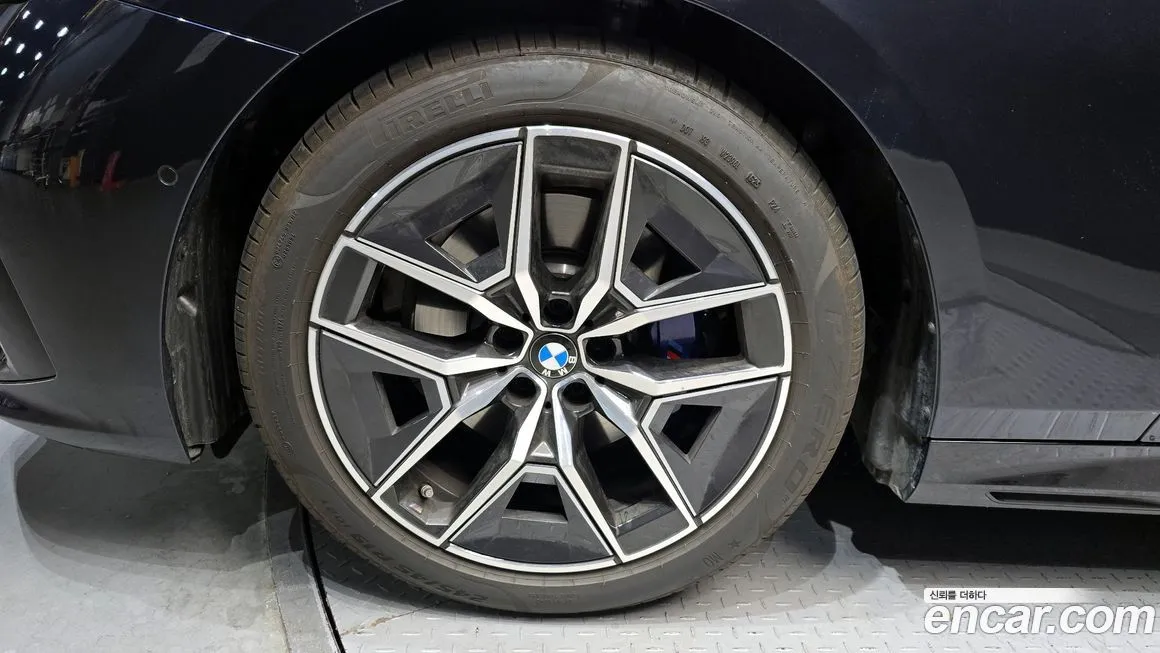 BMW 5-Series — фото 10