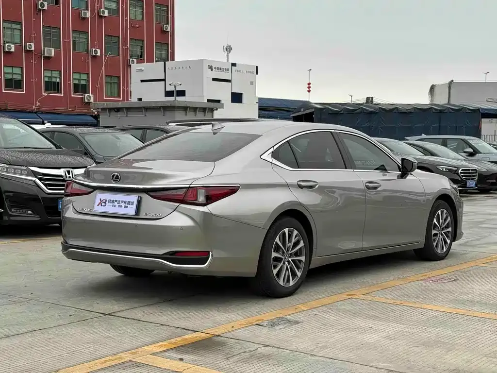 Lexus ES — фото 2
