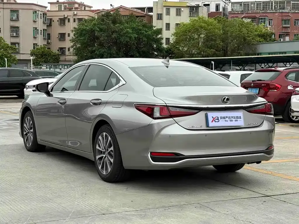 Lexus ES — фото 10