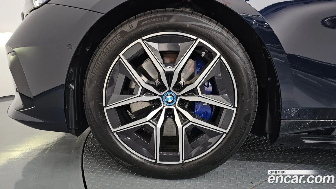 BMW i5 — фото 3