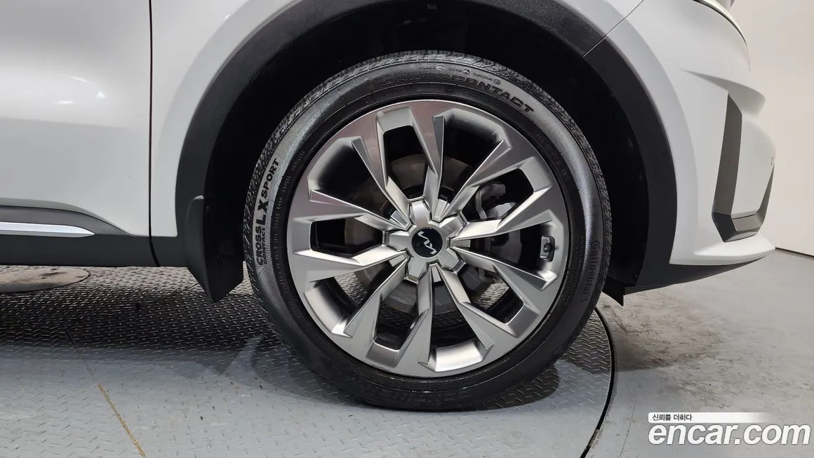 Kia Sorento — фото 6