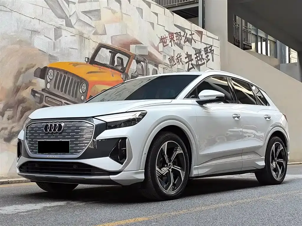 Audi Q4 e-tron — фото 1