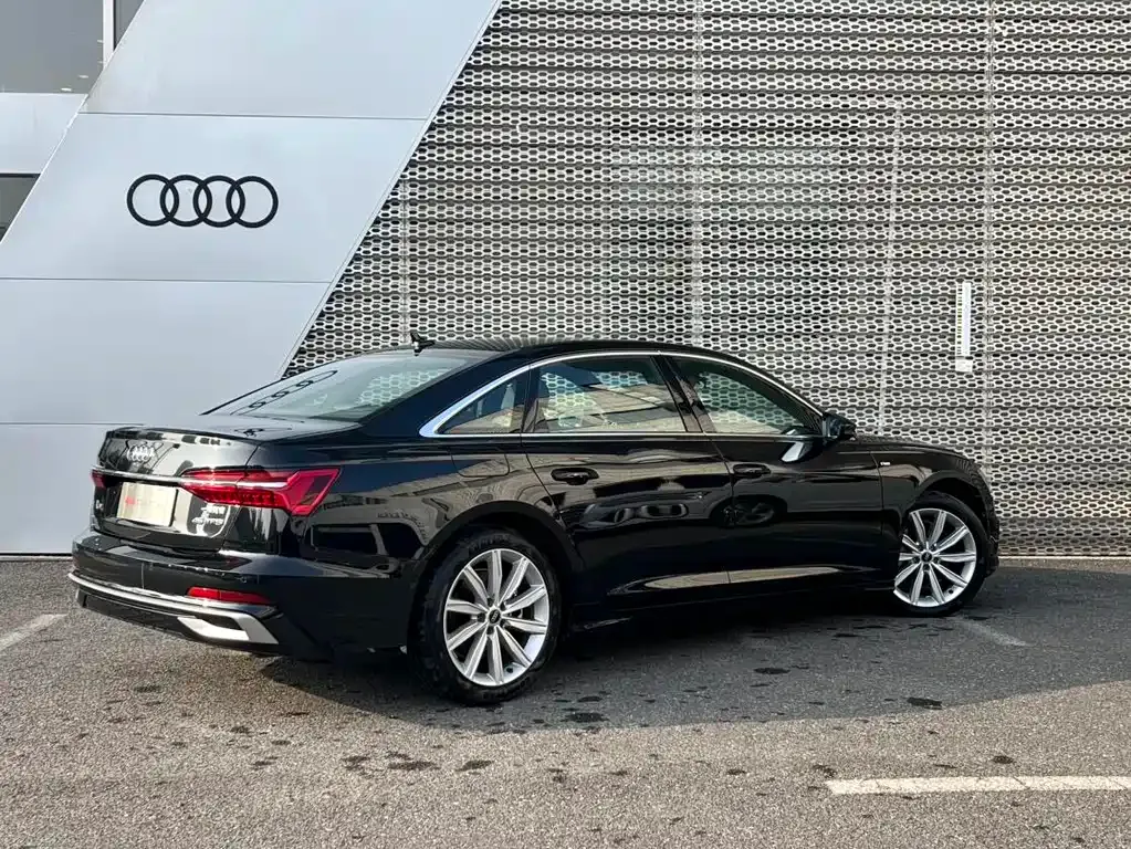 Audi A6L — фото 5