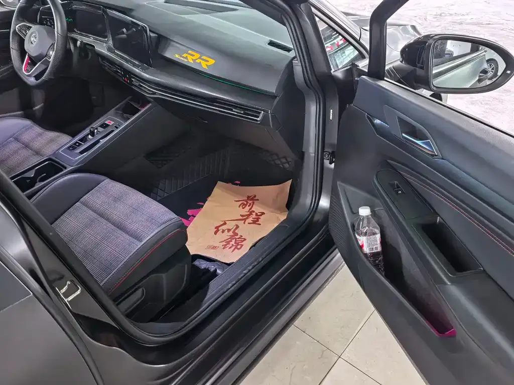 Volkswagen Golf 2023 из CN, фото 3
