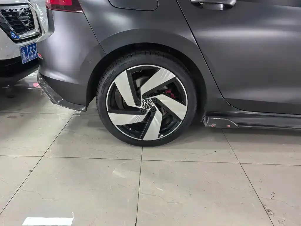 Volkswagen Golf 2023 из CN, фото 2