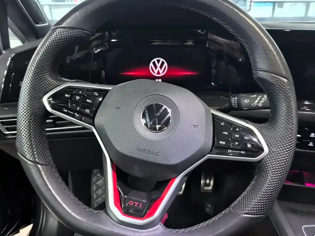 Volkswagen Golf 2023 из CN, фото 4