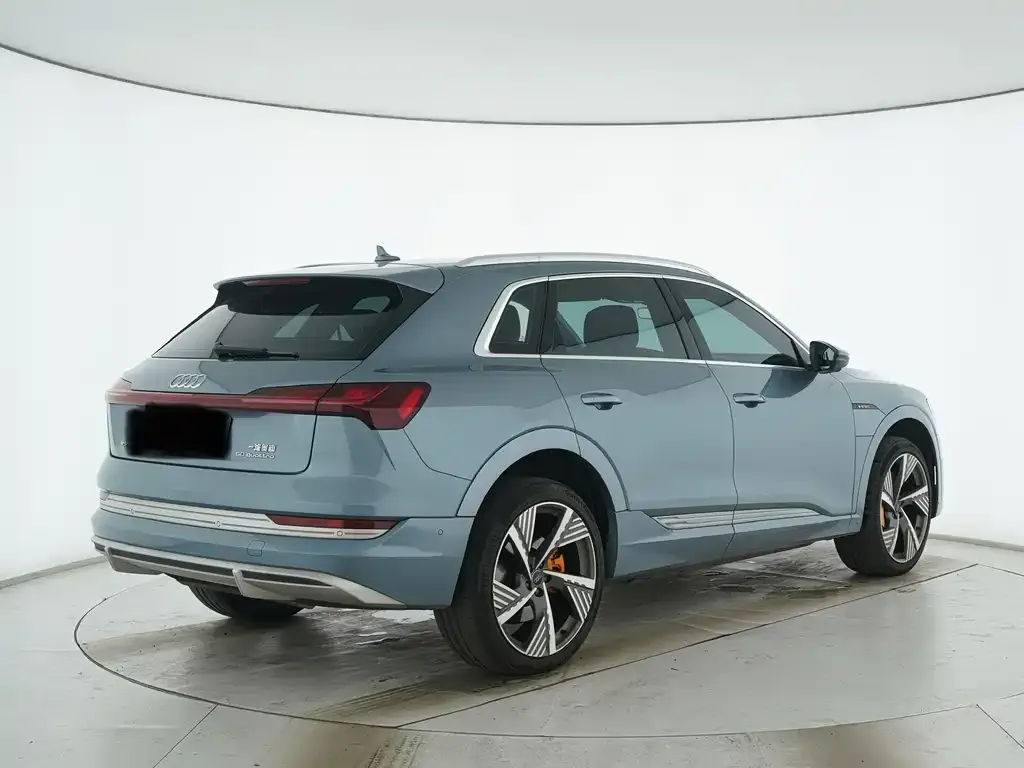Audi e-tron — фото 2