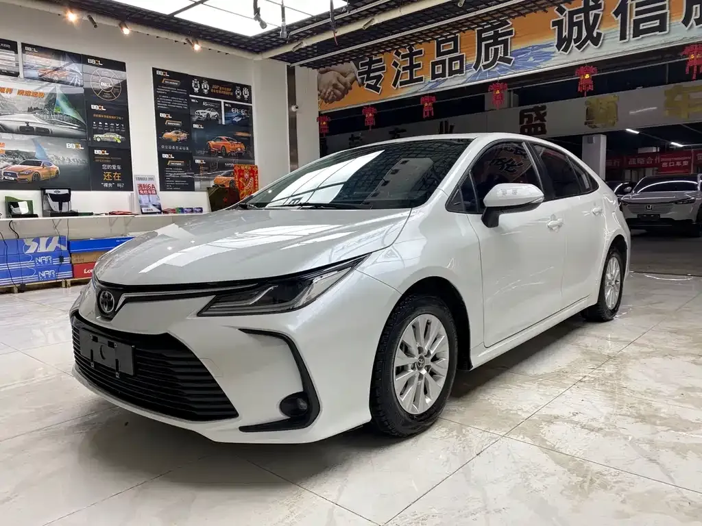 Toyota Corolla — фото 1