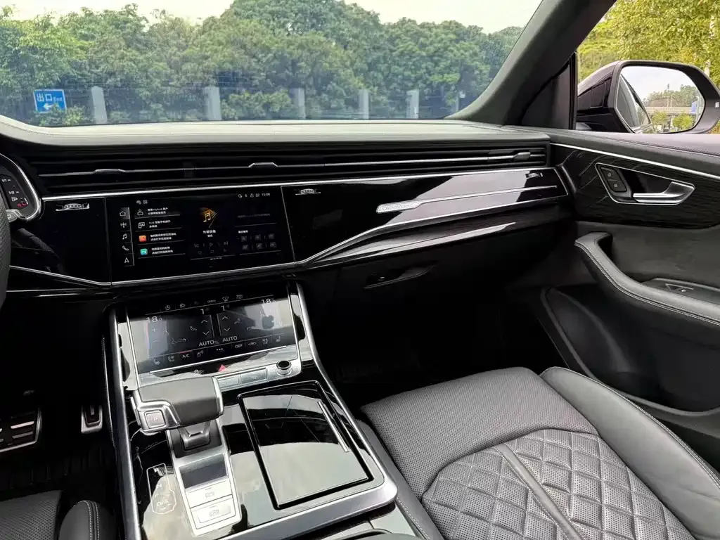 Audi Q8 2021 из CN, фото 4