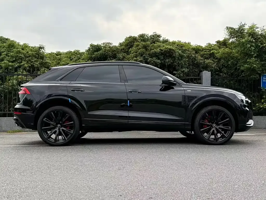 Audi Q8 2021 из CN, фото 2