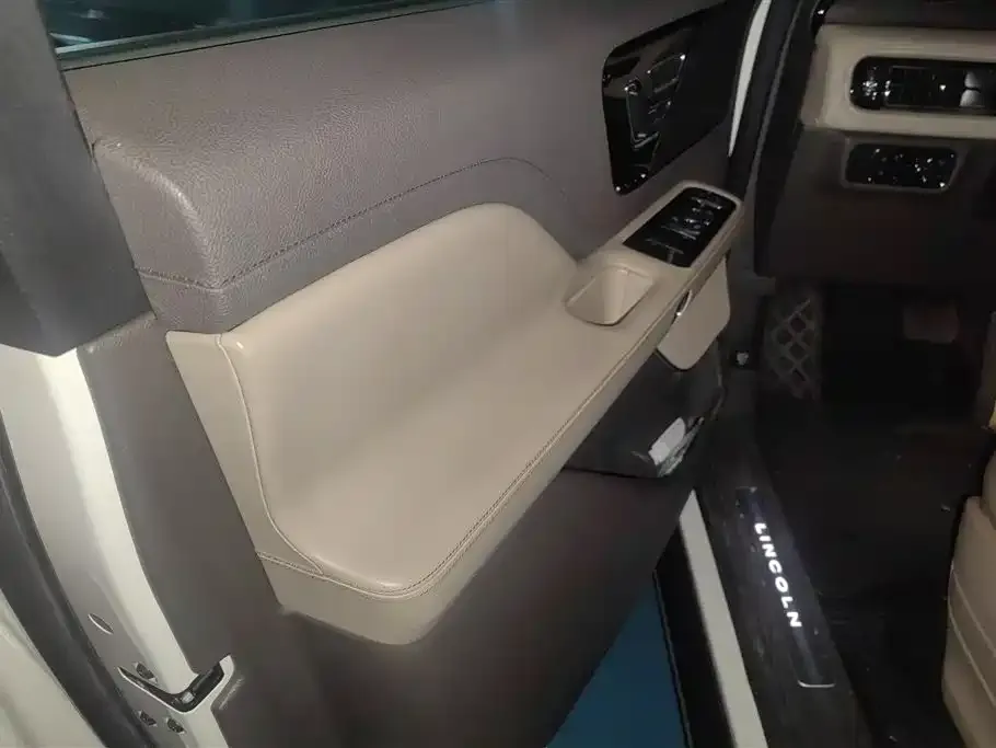 Lincoln Aviator 2021 из CN, фото 7