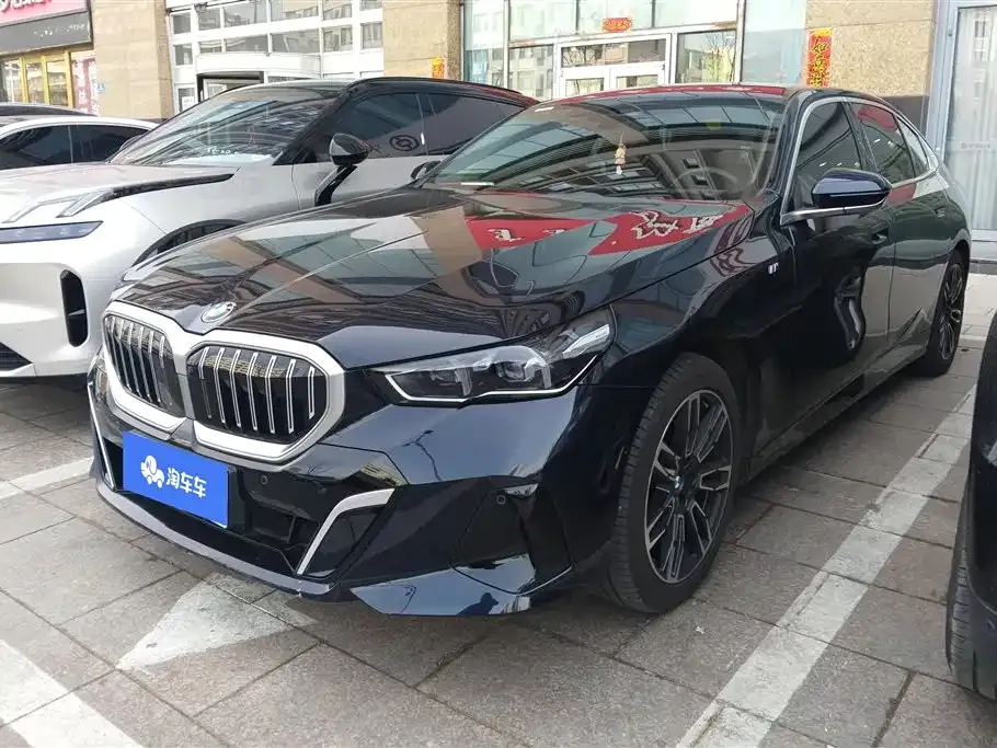 BMW 5 Series — фото 1