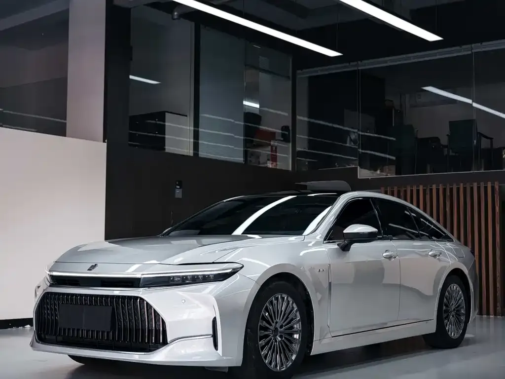Toyota Crown (Import) 2024 из CN, фото 1