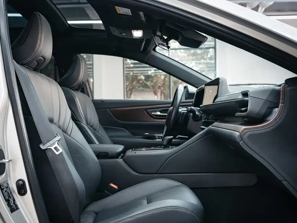 Toyota Crown (Import) 2024 из CN, фото 4