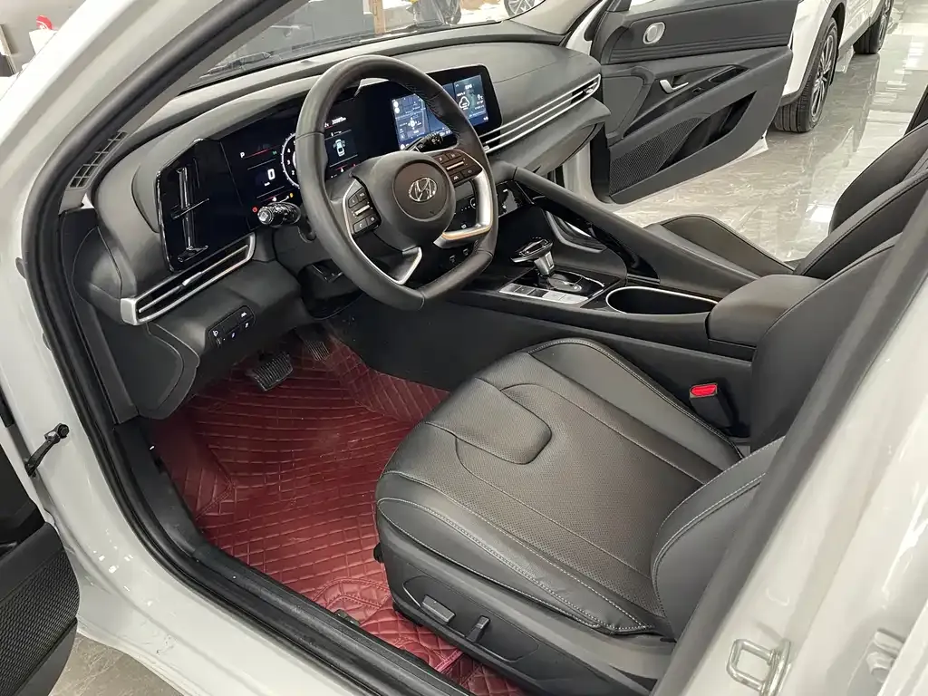 Hyundai Elantra 2023 из CN, фото 9