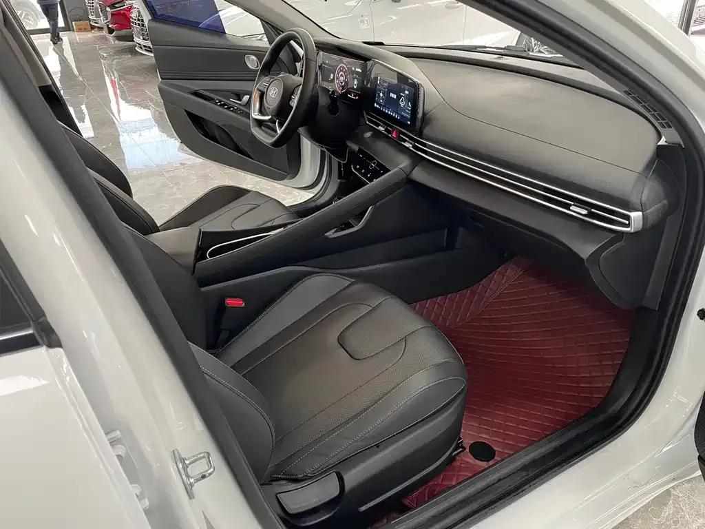 Hyundai Elantra 2023 из CN, фото 8