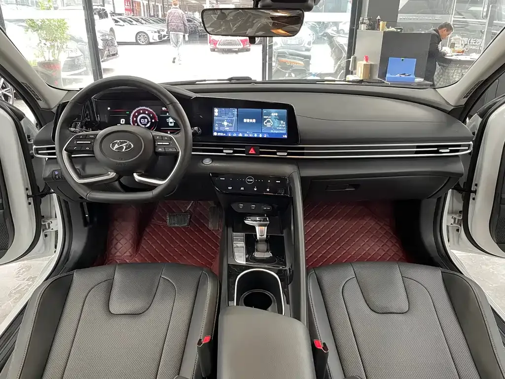 Hyundai Elantra 2023 из CN, фото 5