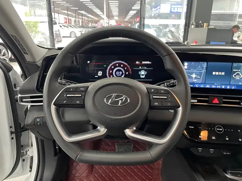 Hyundai Elantra 2023 из CN, фото 3