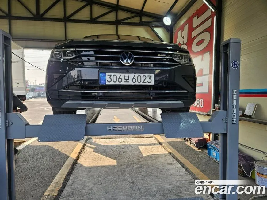 Volkswagen Tiguan — фото 1