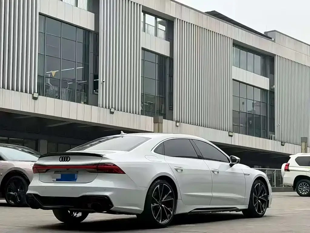 Audi A7L — фото 9