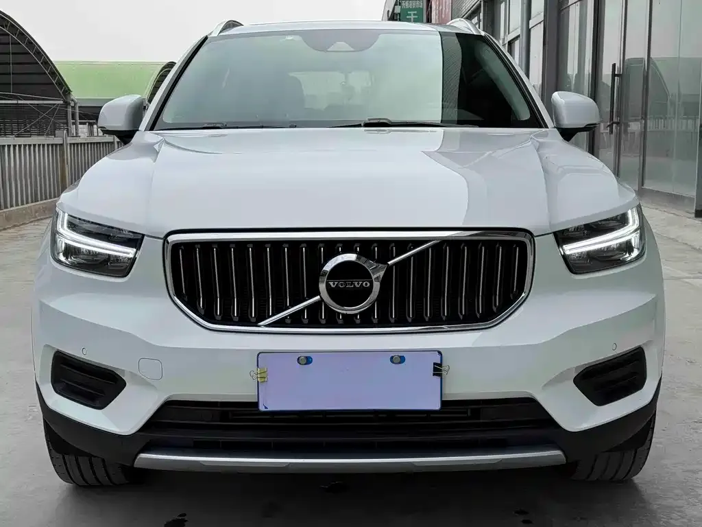 Volvo XC40 — фото 9