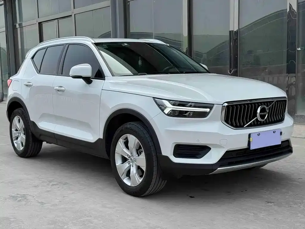 Volvo XC40 — фото 2