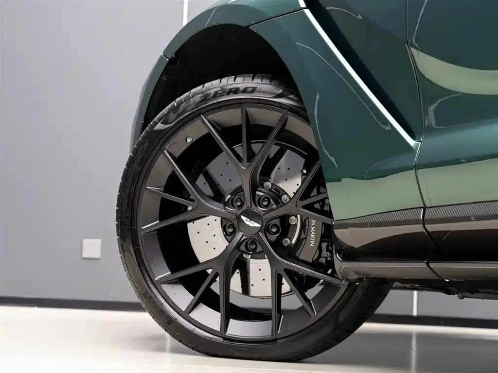 Aston Martin DBX 2025 из CN, фото 10