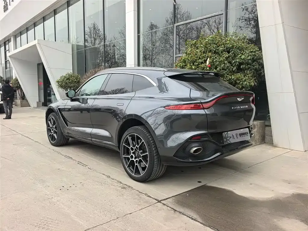 Aston Martin DBX — фото 5