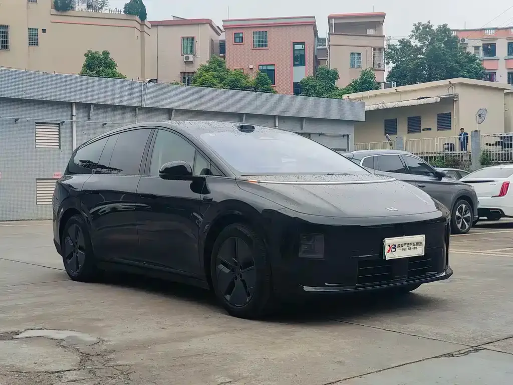 Li Auto i8 — фото 3