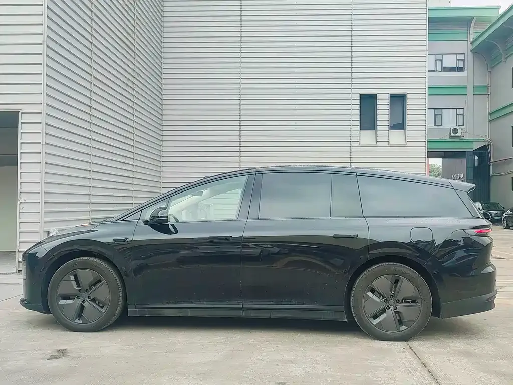 Li Auto i8 — фото 7