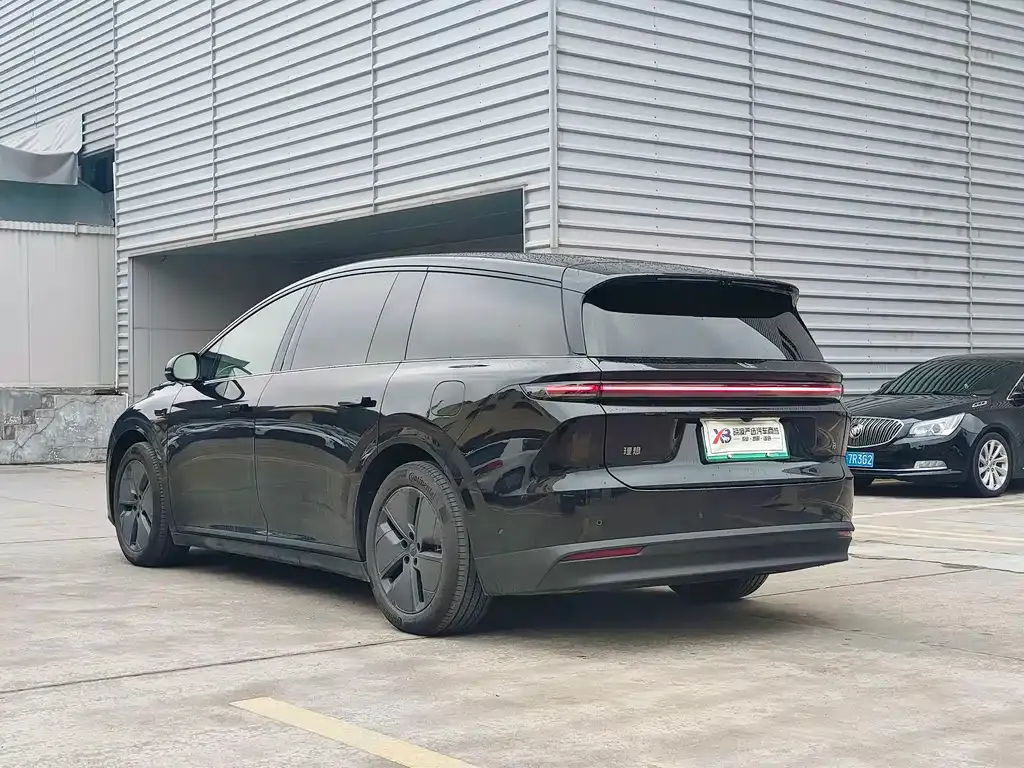 Li Auto i8 — фото 9