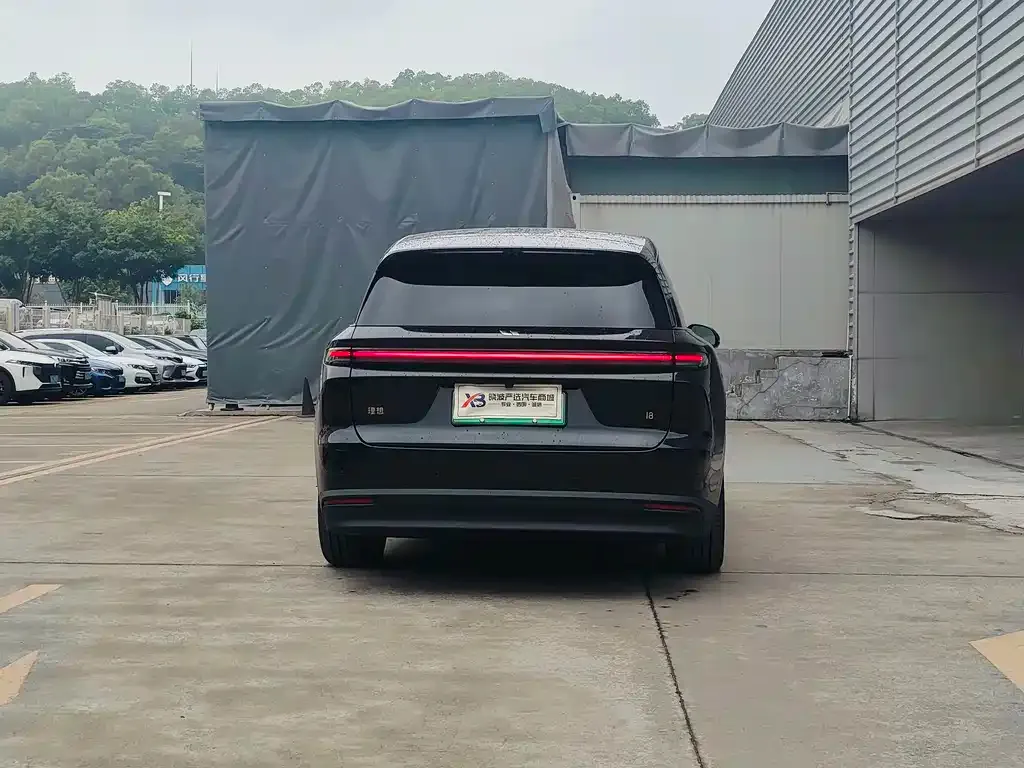 Li Auto i8 — фото 6