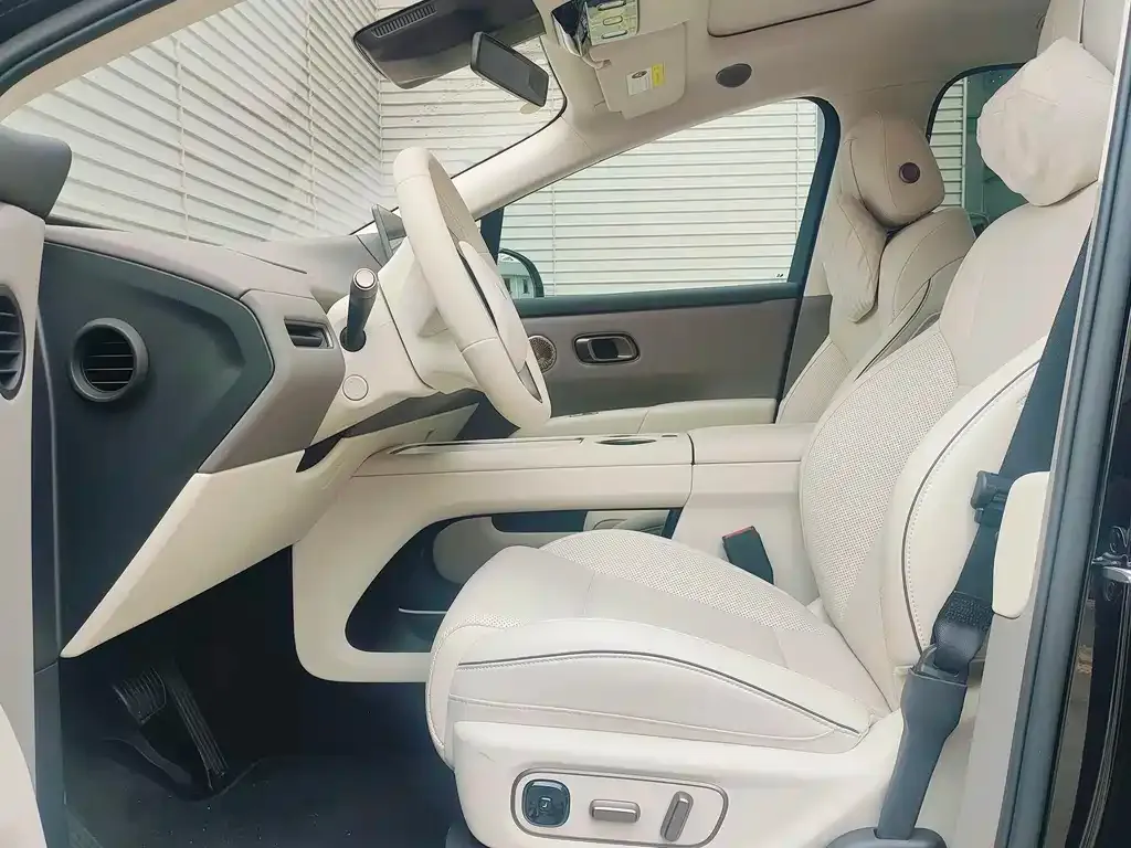 Li Auto i8 — фото 4