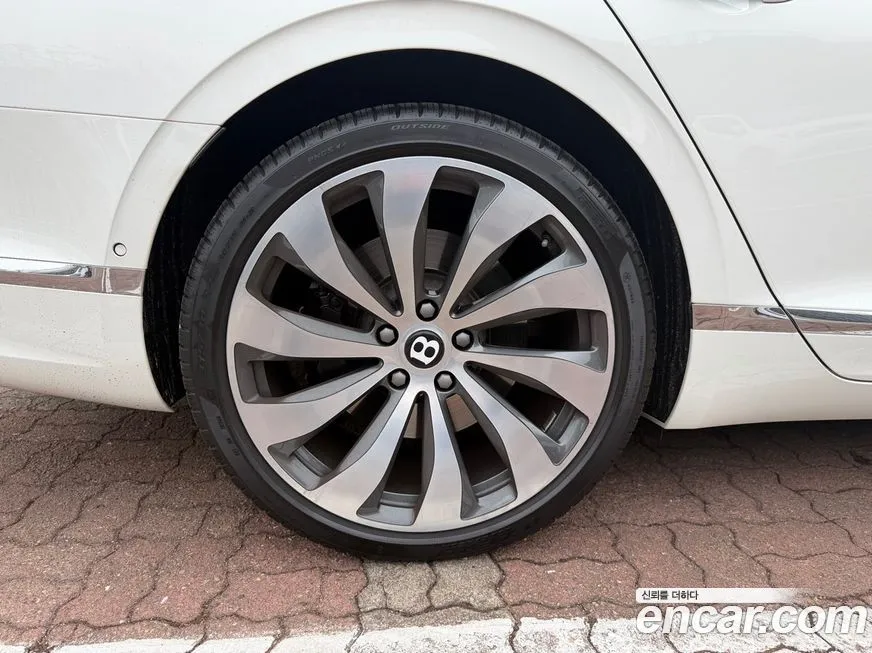 Bentley Flying Spur 2022 из KR, фото 2