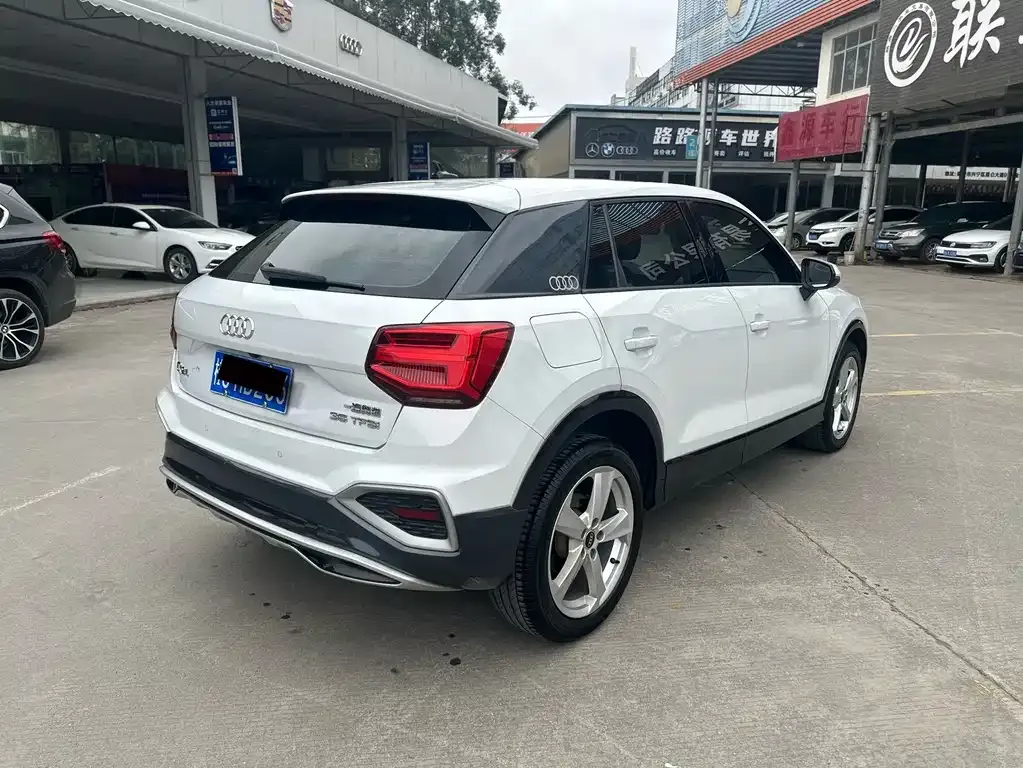 Audi Q2L 2023 из CN, фото 4