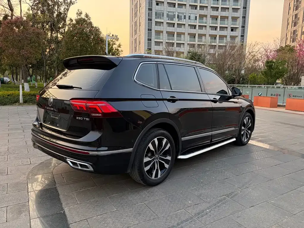 Volkswagen Tiguan L — фото 10