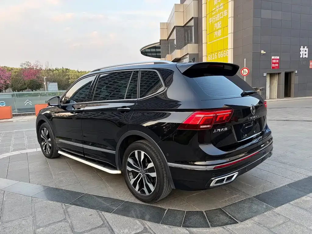 Volkswagen Tiguan L — фото 9