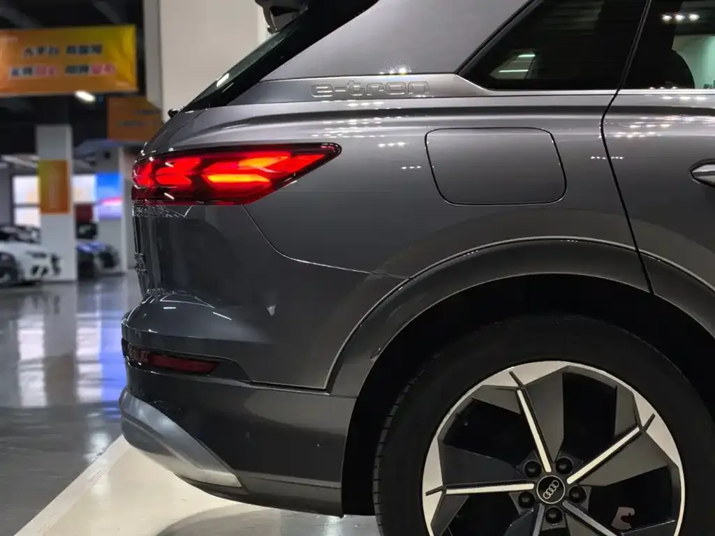 Audi Q5 e-tron — фото 3