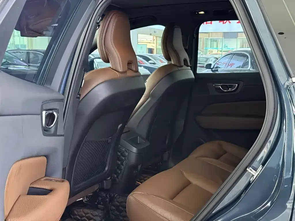 Volvo XC60 2022 из CN, фото 4